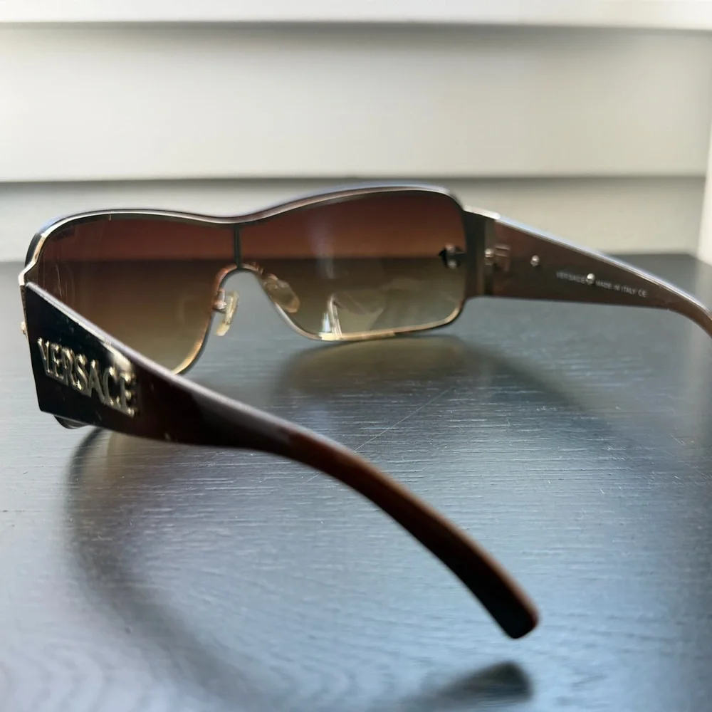 2000s Vintage Versace Gold & Brown Shield Sunglasses - Picture 3 of 8
